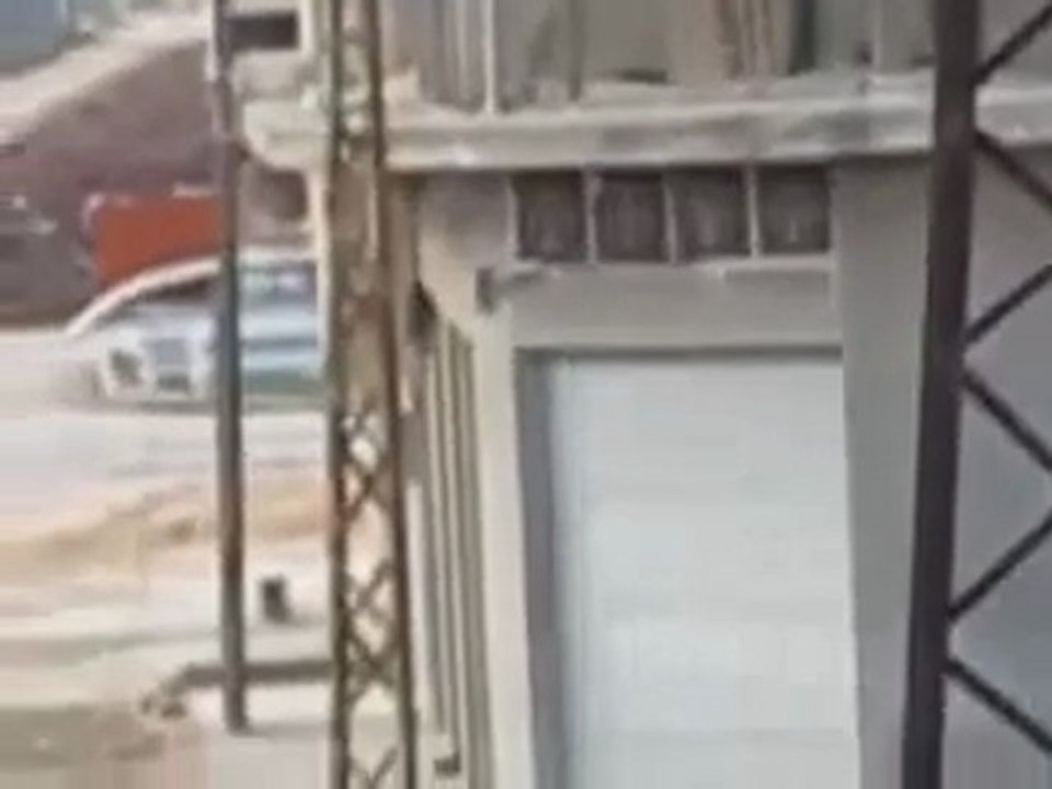 فري برس  ريف حماه المحتل تخريب المحلات في حلفايا 2012 2 27