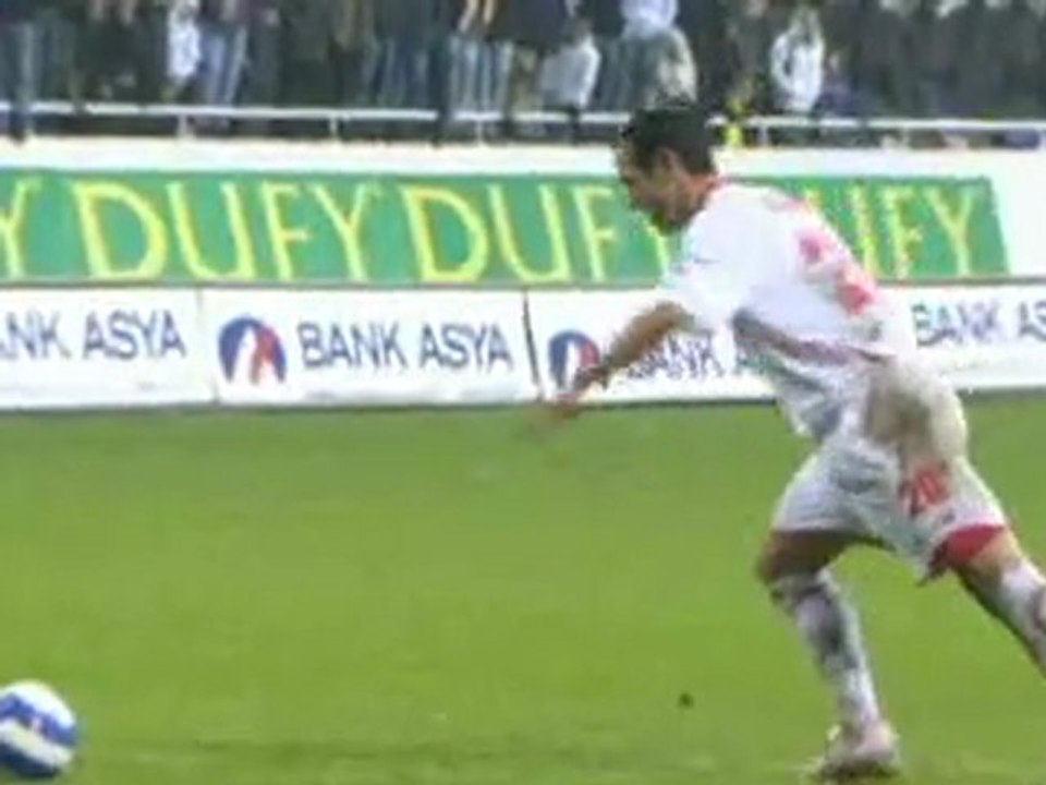 Mohamed Ali'den mükemmel bir Frikik!