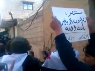 Télécharger la video: فري برس   دمشق حي القابون جمعة تسليح الجيش الحر 2 3 2012