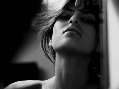 ODAM KİREÇ TUTMUYOR & ZÜLFÜ LİVANELİ