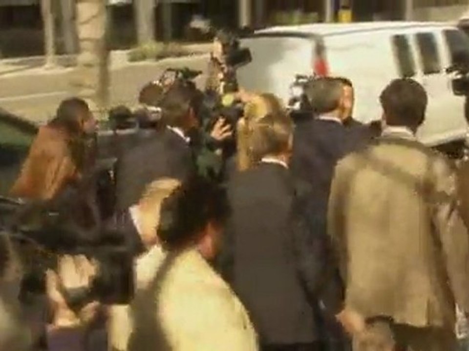 Sheridan takes stand against "Housewives" creator