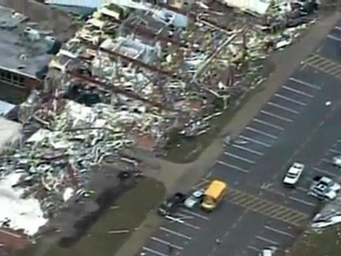 Deadly tornados sweep U.S. midwest