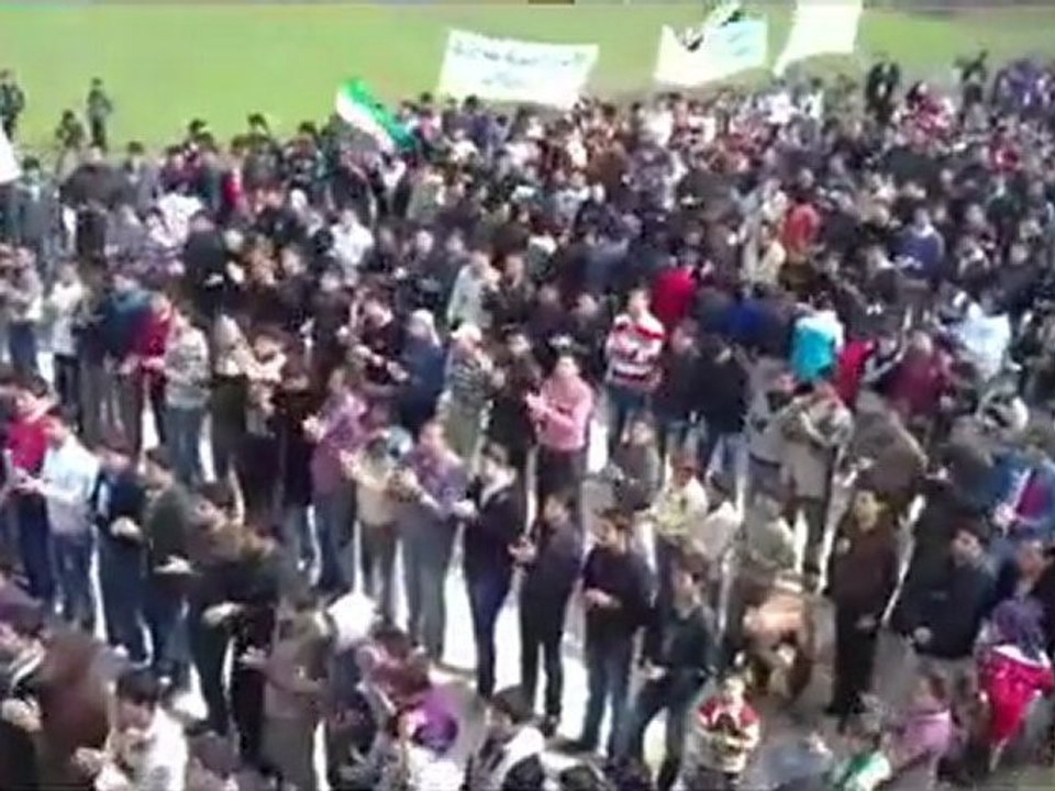 فري برس مظاهرة في قرية التويني في ريف حماه جمعة تسليح الجيش الحر 2 3 2012