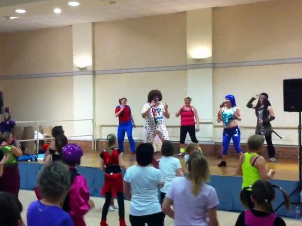 Lili Zumba : Pause - Zumba Carnaval ( Esquerdes)
