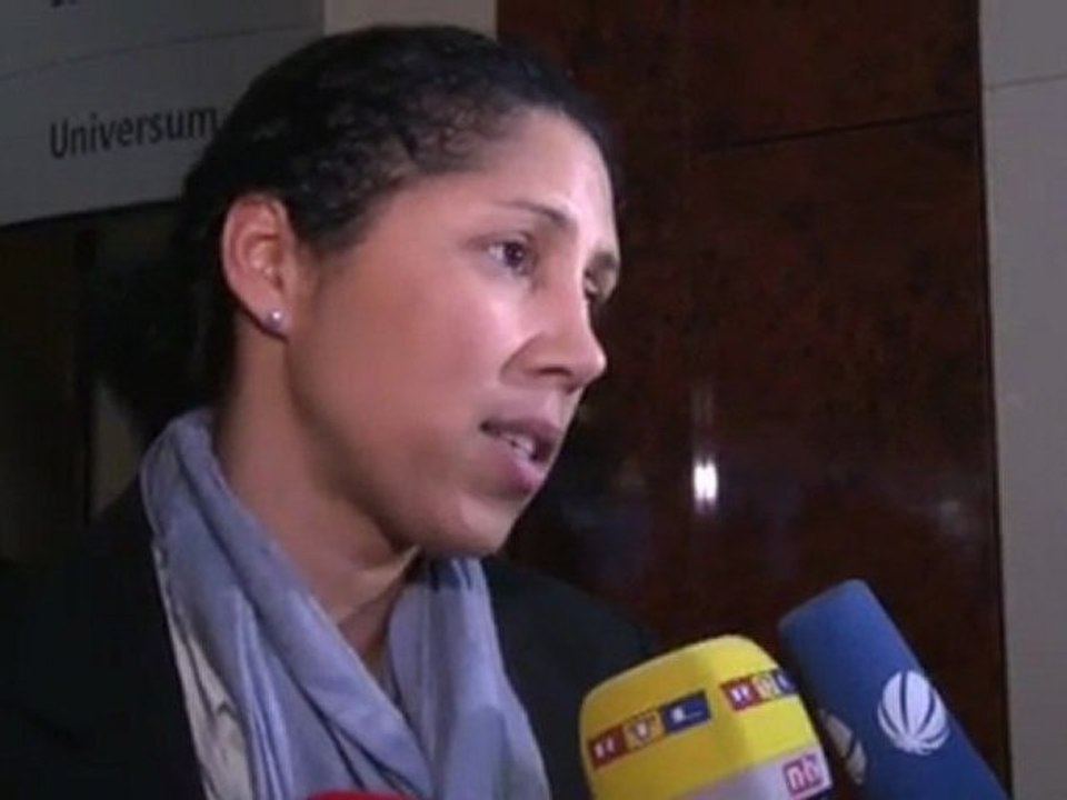 Steffi jones huldigt zwanziger
