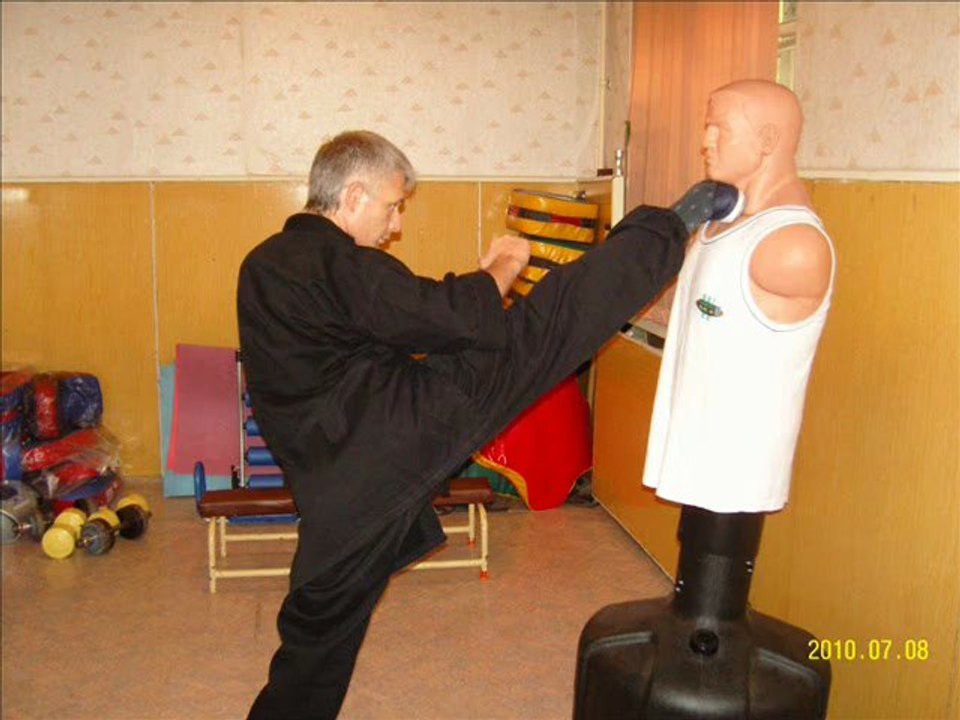 Отработка техники бросков в школе Кунг фу "Цюань-шу". Стиль "Цзыжань".