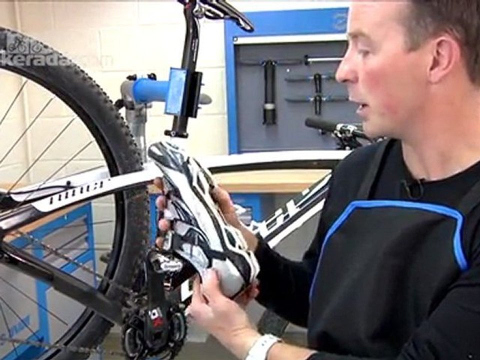 How to fit pedal cleats - Unior tools MTB maintenance guide: part 7
