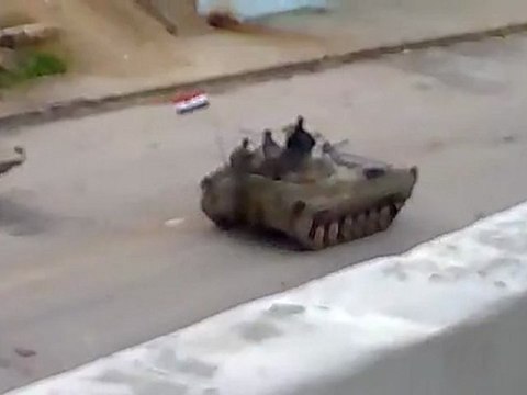 فري برس حماة المحتلة حي الأربعين الدبابات تتجول في الطرقات 3 3 2012