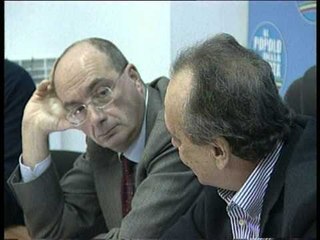 Napoli - Differenziata in regresso, Pdl contro de Magistris (02.03.12)