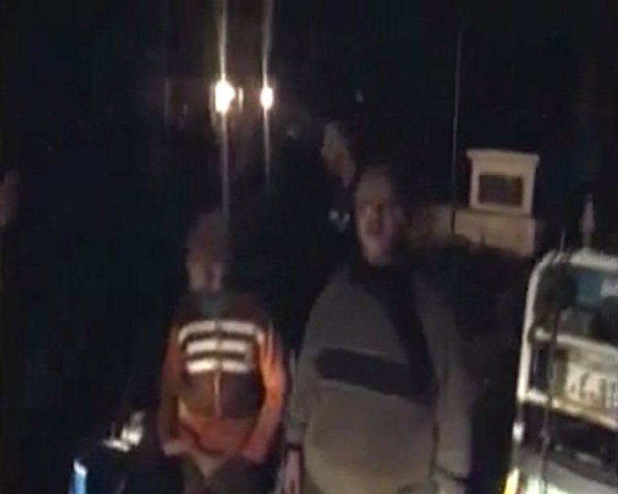 فري برس عقاب أهالي حمص ححي الخالدية بقطع المياه و التجمع حول سيارات توزيع المياه 3 3 2012