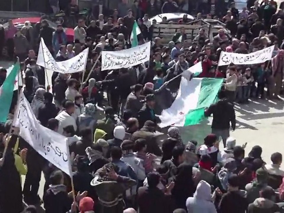 فري برس  ادلب سلقين جمعة تسليح الجيش الحرحرار سلقين الأبية   2 3 2012 ج1