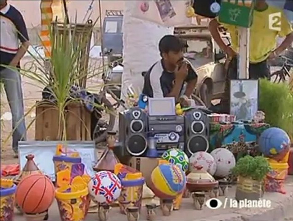 Maroc, le voile ou le bikini ?: Un oeil sur la planète.  P2/2