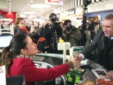 François Bayrou - Visite à l'hypermarché de Hanches (28) - 030312