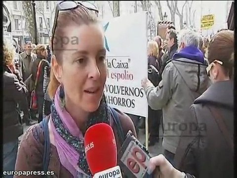 Afectados reclaman su dinero a cajas y bancos