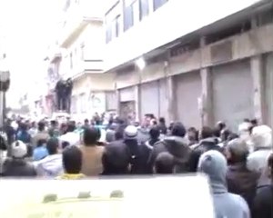 فري برس   حمص جورة الشياح وحماية الجيش الحر للمظاهرة 3 3 2012