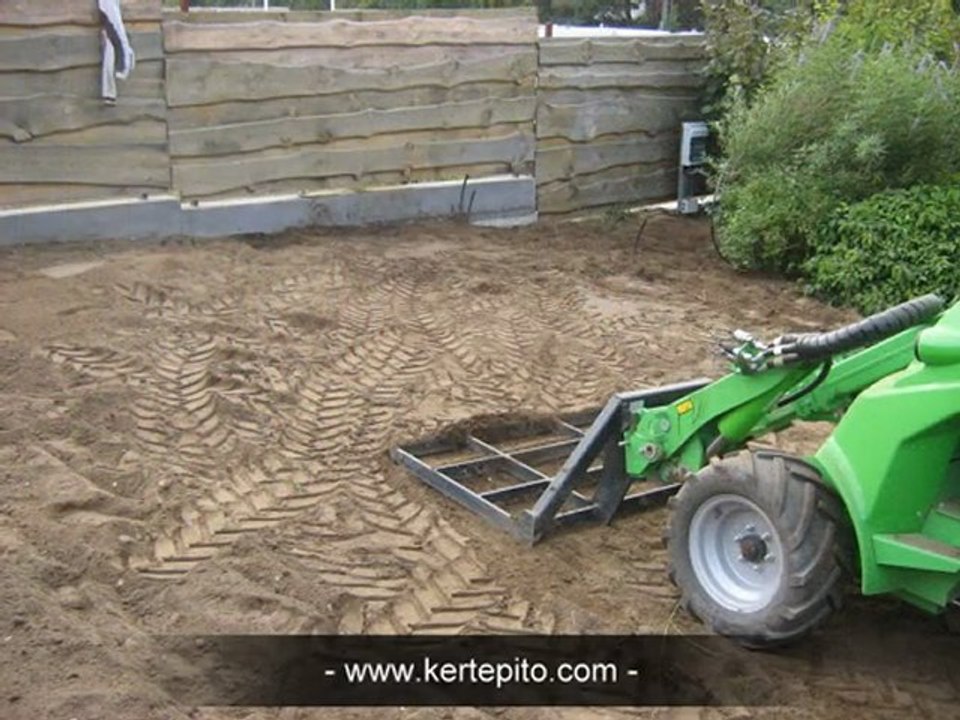 Gépi földmunka Budapesten - Durucz kert