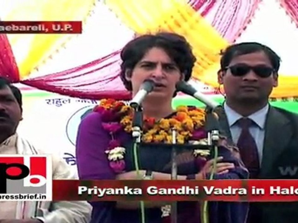 Priyanka Gandhi Vadra is campaigning for Congress in Halor (Raebareli)