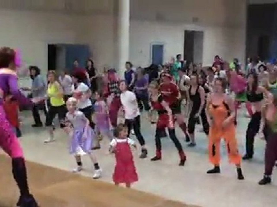 LILIZUMBA à ZUMBA CARNAVAL et il y en a 2 qui ne suivent pas