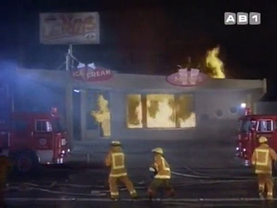 La Vie de Famille S2E1 "L'incendie heureux"