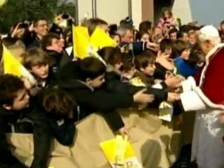 Pope greets young worshippers in Rome
