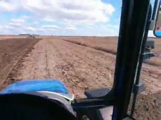 NEW HOLLAND TL100A AYÇİÇEK SAPLARINA GOBRA ÇEKİYOR...!!2011 part2