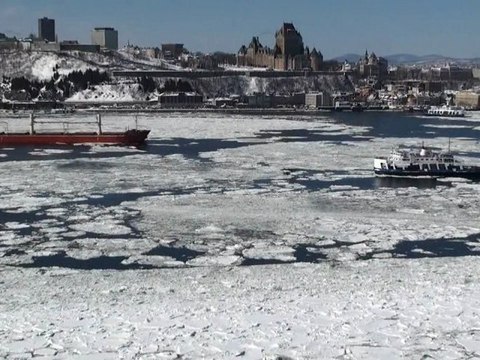 La navigation sur fleuve St-Laurent entre Québec et Lévis