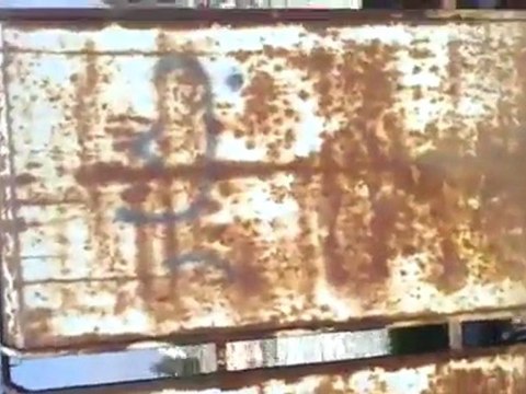 فري برس مشاعل الحرية كتابات ثورية على سور قرب جامع الغزالي4 3 2012