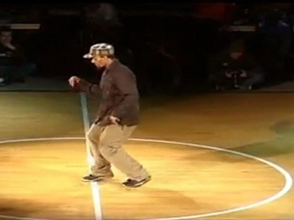 Bboys in Popping battle @ Hip Hop dance competition