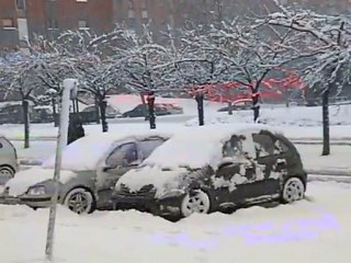 neige aujour d hui il fais 11 cm lol e nes le 5 mars 2012