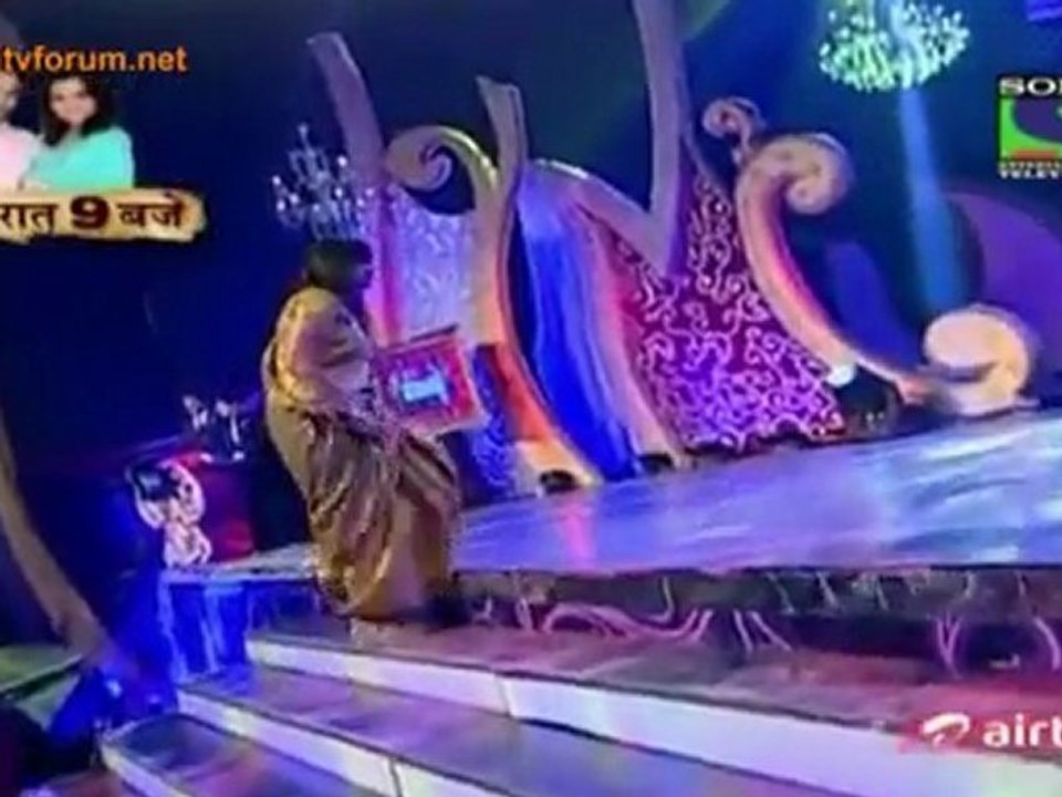 Mahek Chahal presenting an Award