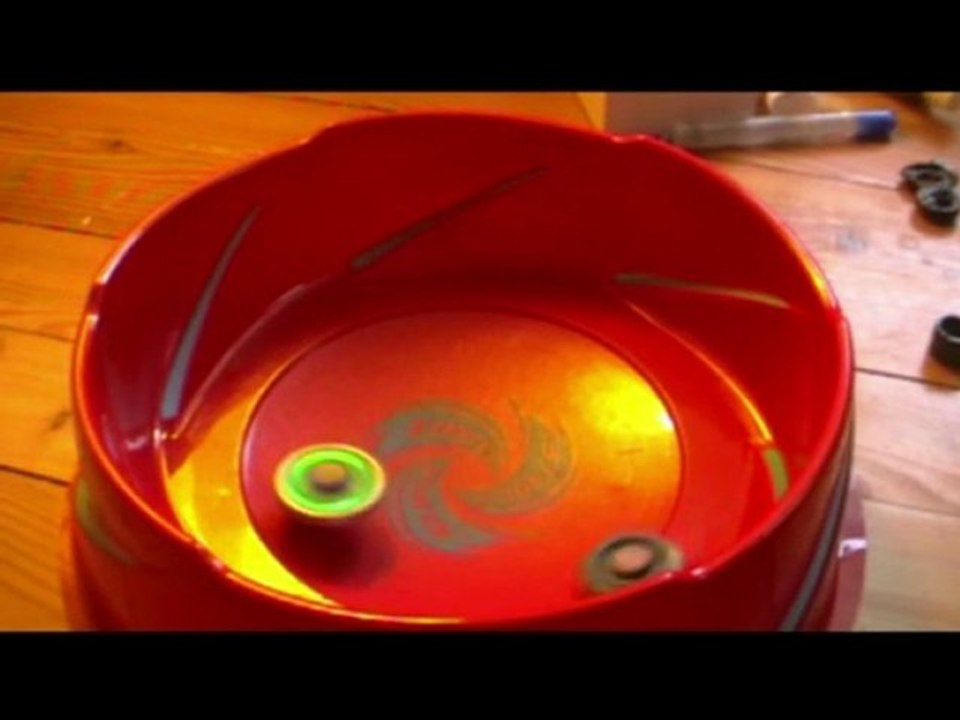 Beyblade 'Explosionen' Lightning Pisces vs. Ray Striker/Unicorno