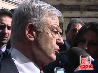 Napoli - Clini contro de Magistris, NO ai rifiuti all'estero (05.03.12)