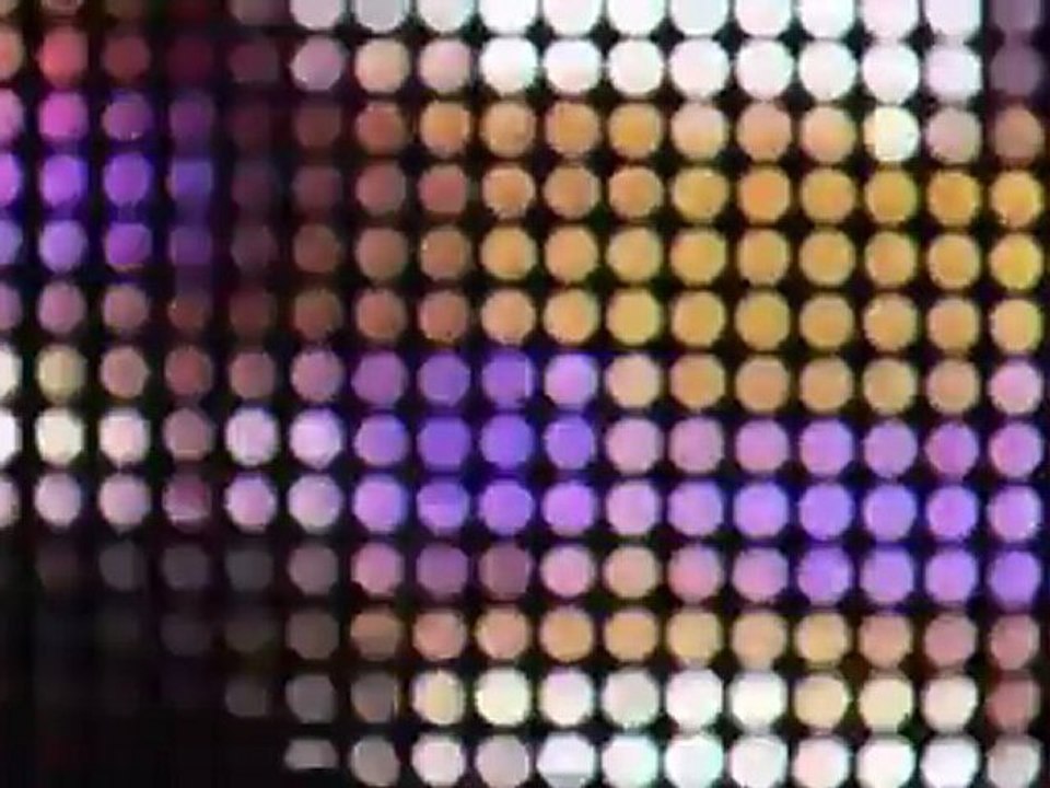 Une Mercedes invisible grâce à des LED