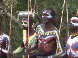 Des tribus kenyanes célèbrent une cérémonie bouddhiste