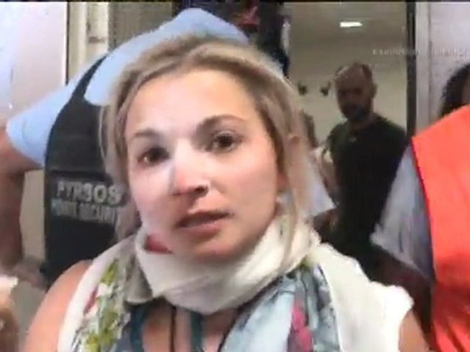 Greek police terrifying the "first aid" doctors