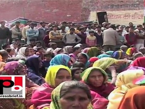 Priyanka Gandhi Vadra seeks support for Congress in Mateenganj (Raebareli)