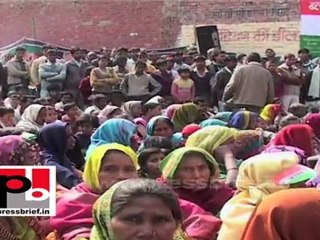 Priyanka Gandhi Vadra is speaking at an election meeting in Mateenganj (Raebareli)