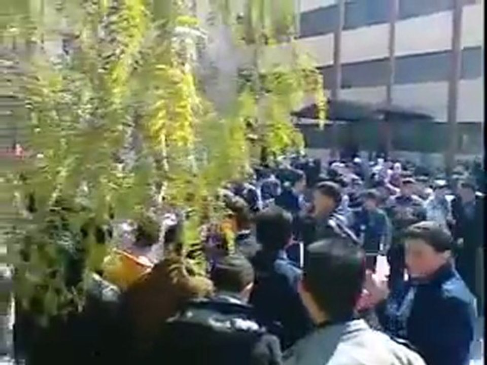 فري برس  ريف دمشق دوما  مظاهرة طلابية بجانب أمن الدولة 3 5 2012