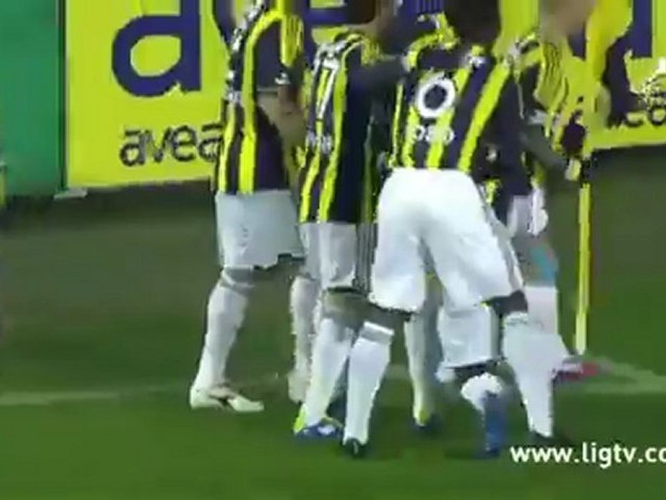 Stoch vô lê ghi bàn cho Fenerbahce