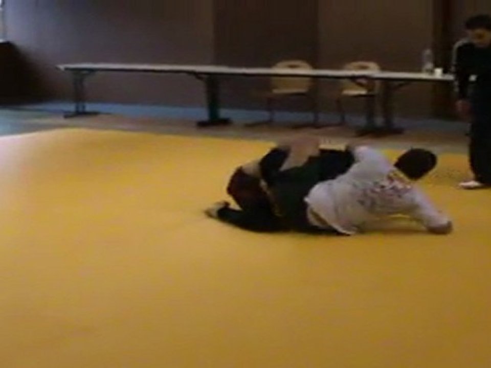 3eme combat hicham tournoi de poissy le 3 mars 2012