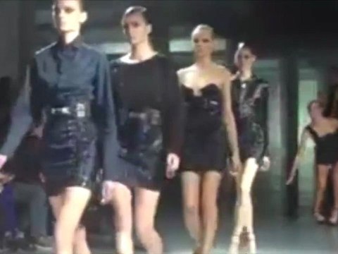 Le cauchemar d'une mannequin qui multiplie les chutes