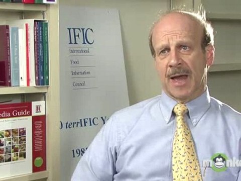 Who at school should be aware of and involved in managing my child’s food allergy?