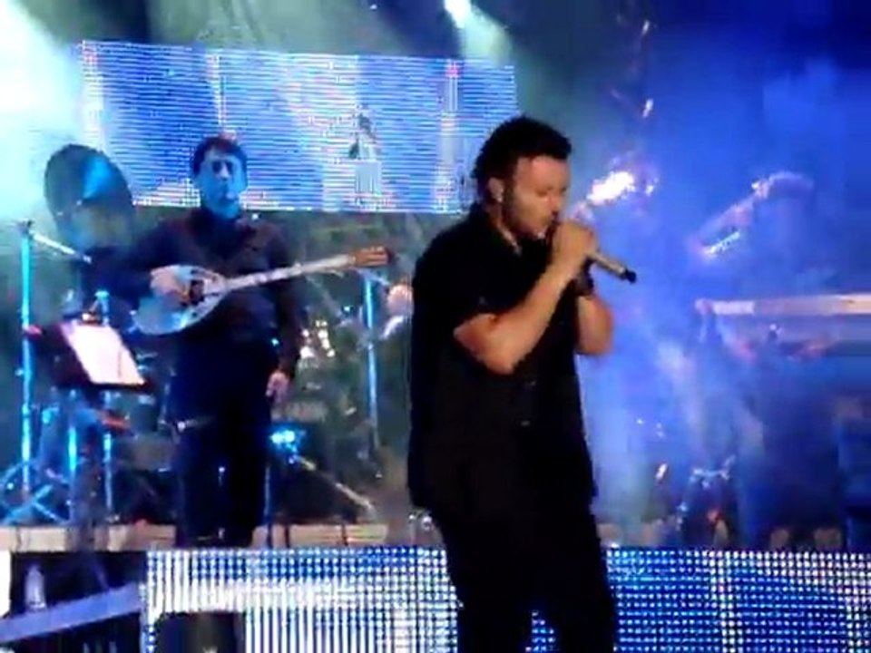 Giannis Ploutarxos - Ax Koritsi Mou (live)