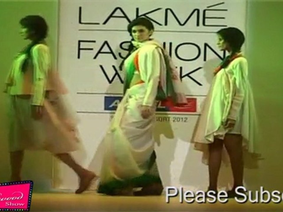Hot Models Shakes Her Legs On Ramp @Lakme Fashion Week