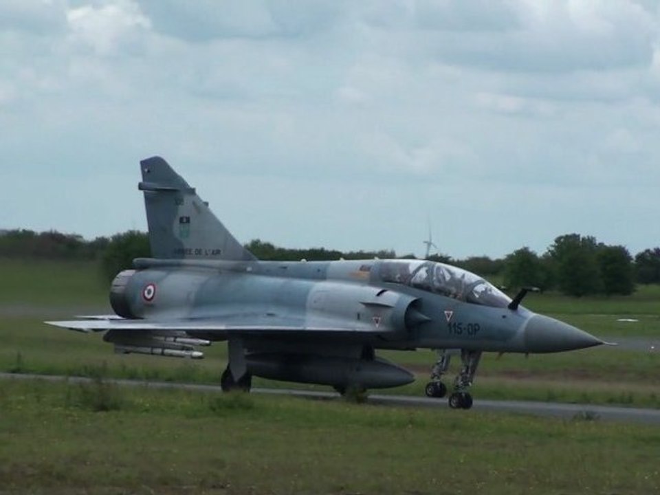 Mirage 2000 Rolling au roulage Full HD LFTA 2011 Meeting Aérien FOSA 2010 BA 123