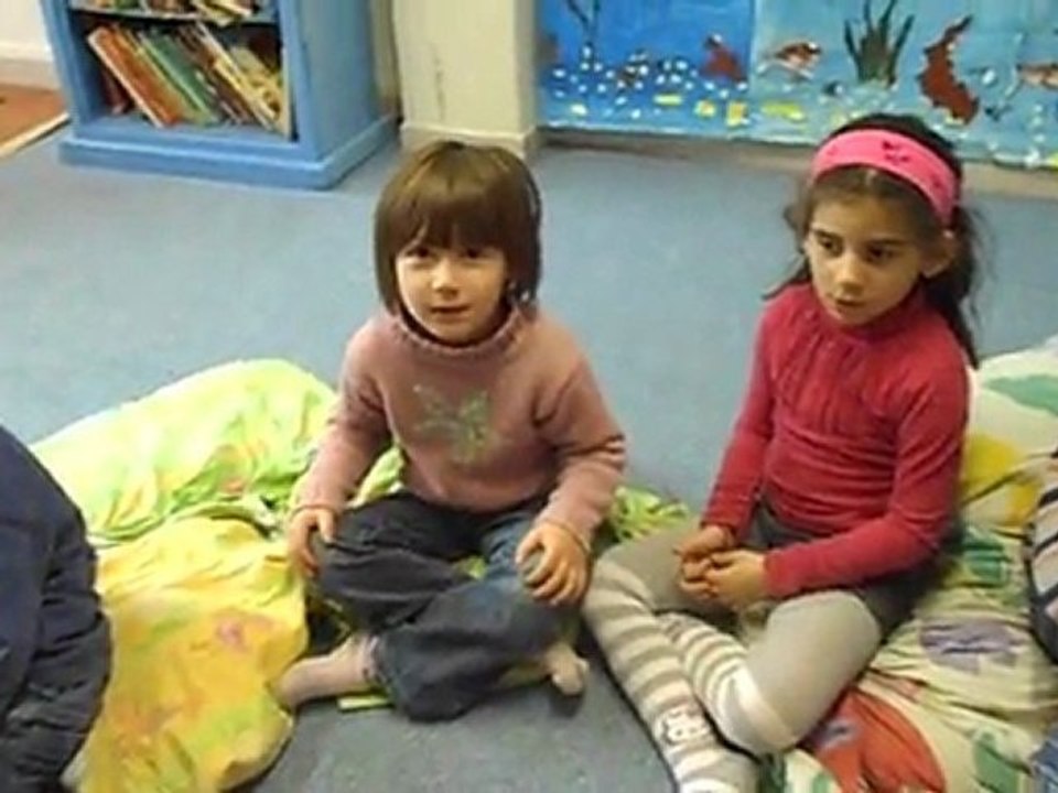 Atelier d'éveil musical "ensemble c'est plus marrant  " 1ier exercice du  06.03.2012 026