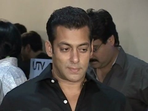 Dabangg Salman Khan Walks Out, Rowdy Akshay Kumar Joins In - Bollywood Gossip