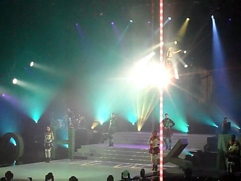 Shy'm, son entrée sur scene (concert de Limoges)