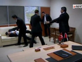 Kurtlat Vadisi Pusu - Polat CİA Ajanını Tokatlıyor