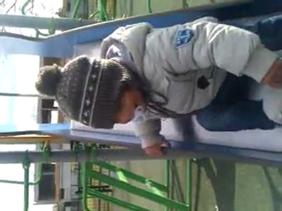 bebe fait du tobogan cnl 2-12